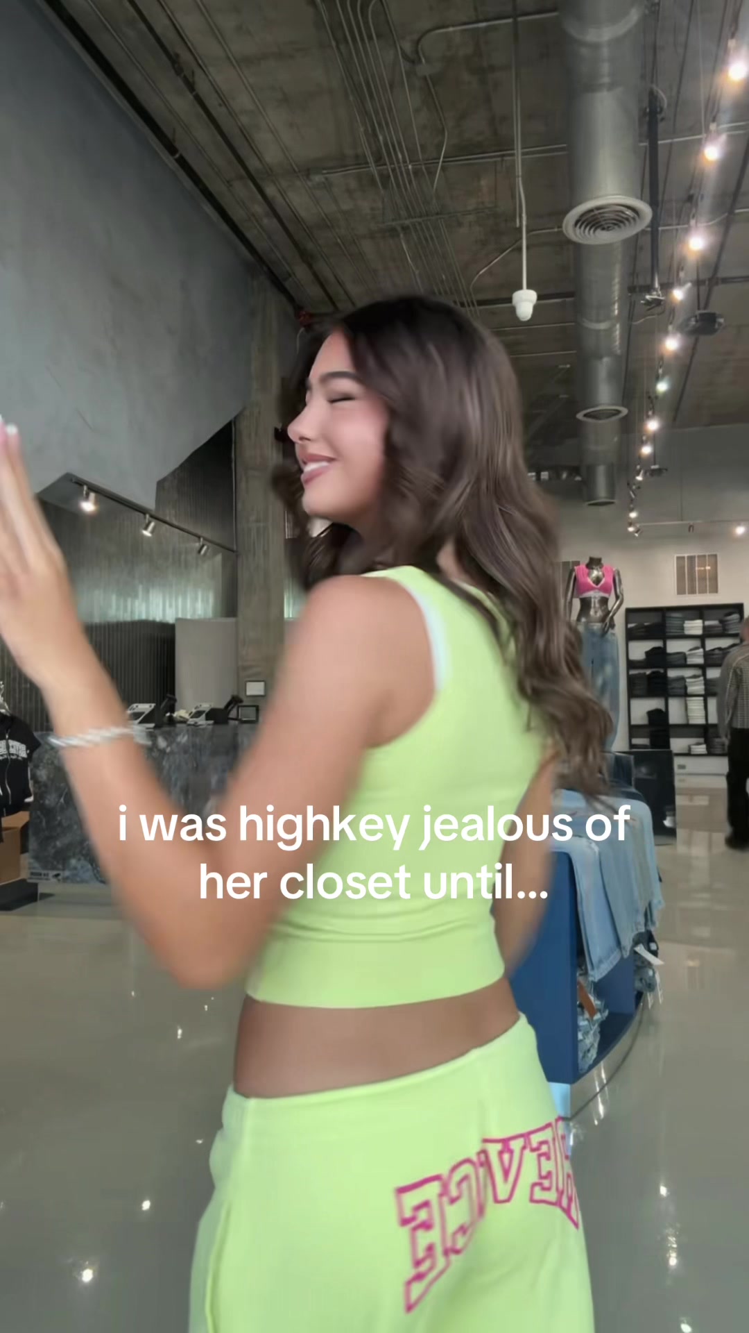@vanessafindsoutfits