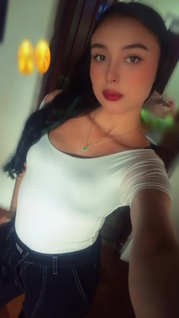 @Laura Valencia🐼🐼