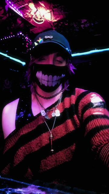 @☆ E҉C҉H҉O҉ ⛧ 🇨🇦