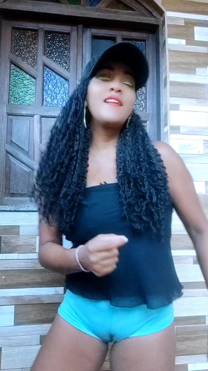 @Lucy a guria do short sexy