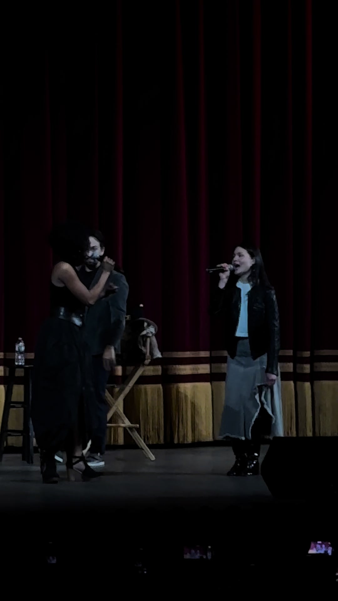 @broadwaywithizzy