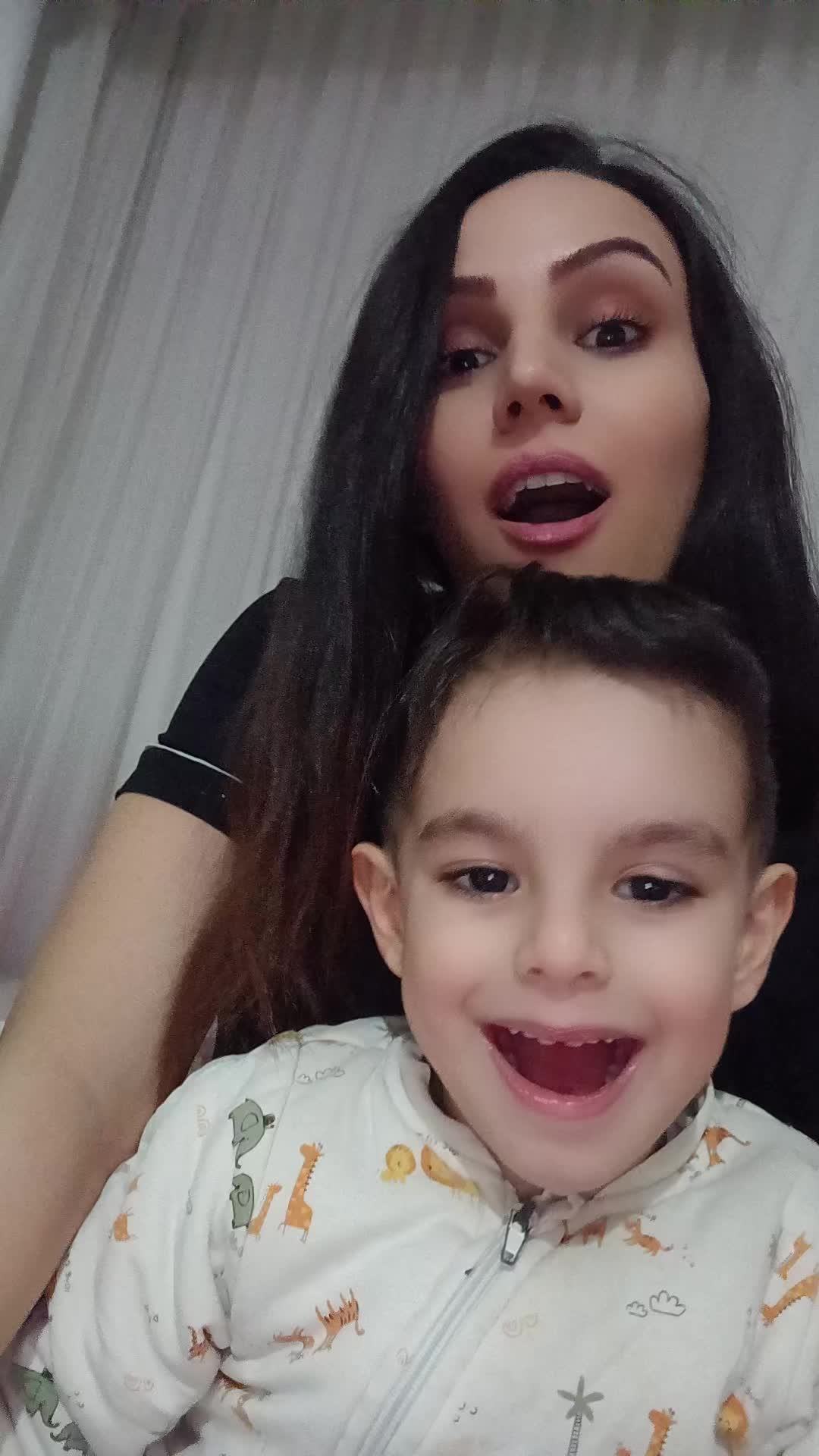 @&Ouml;znur Akar