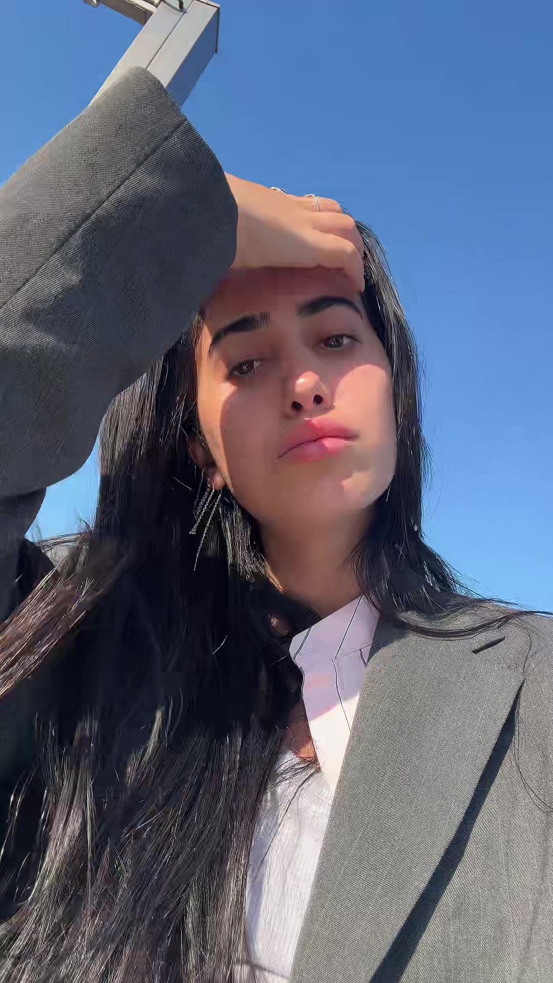 @R;)