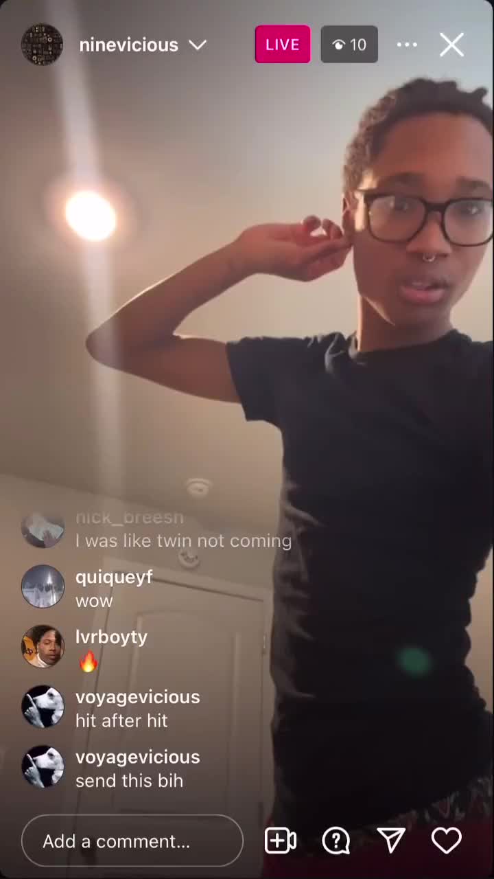 @⃟