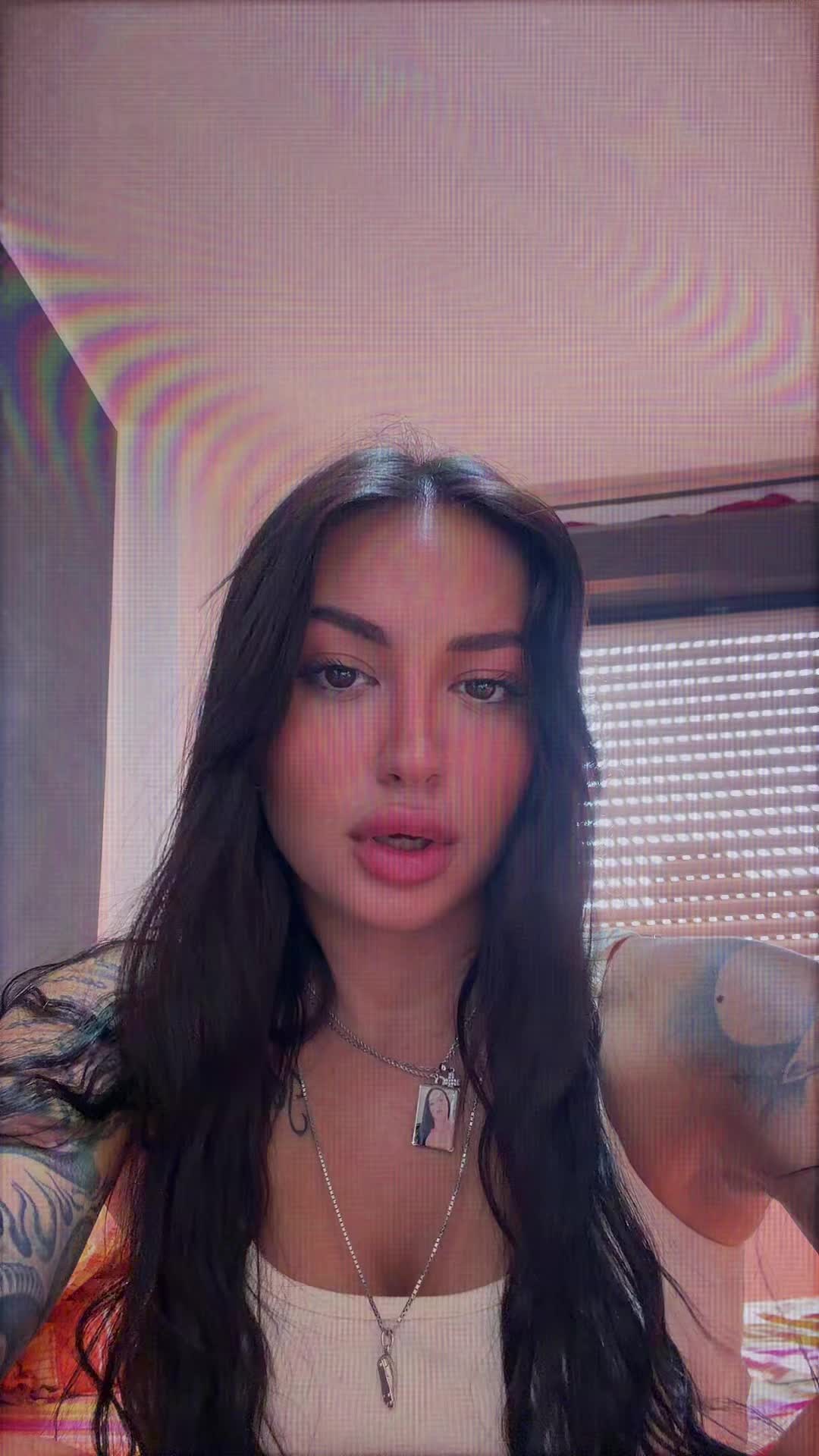 @SnowWhite🖤