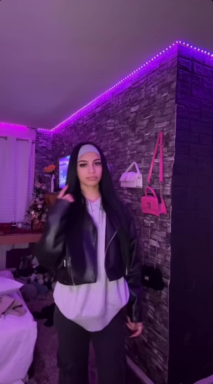 @𝓬𝓻𝓲𝓼𝓽𝓲𝓷𝓪🎀