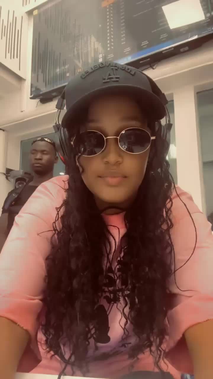 @🇷🇼moniafleur1🇧🇮