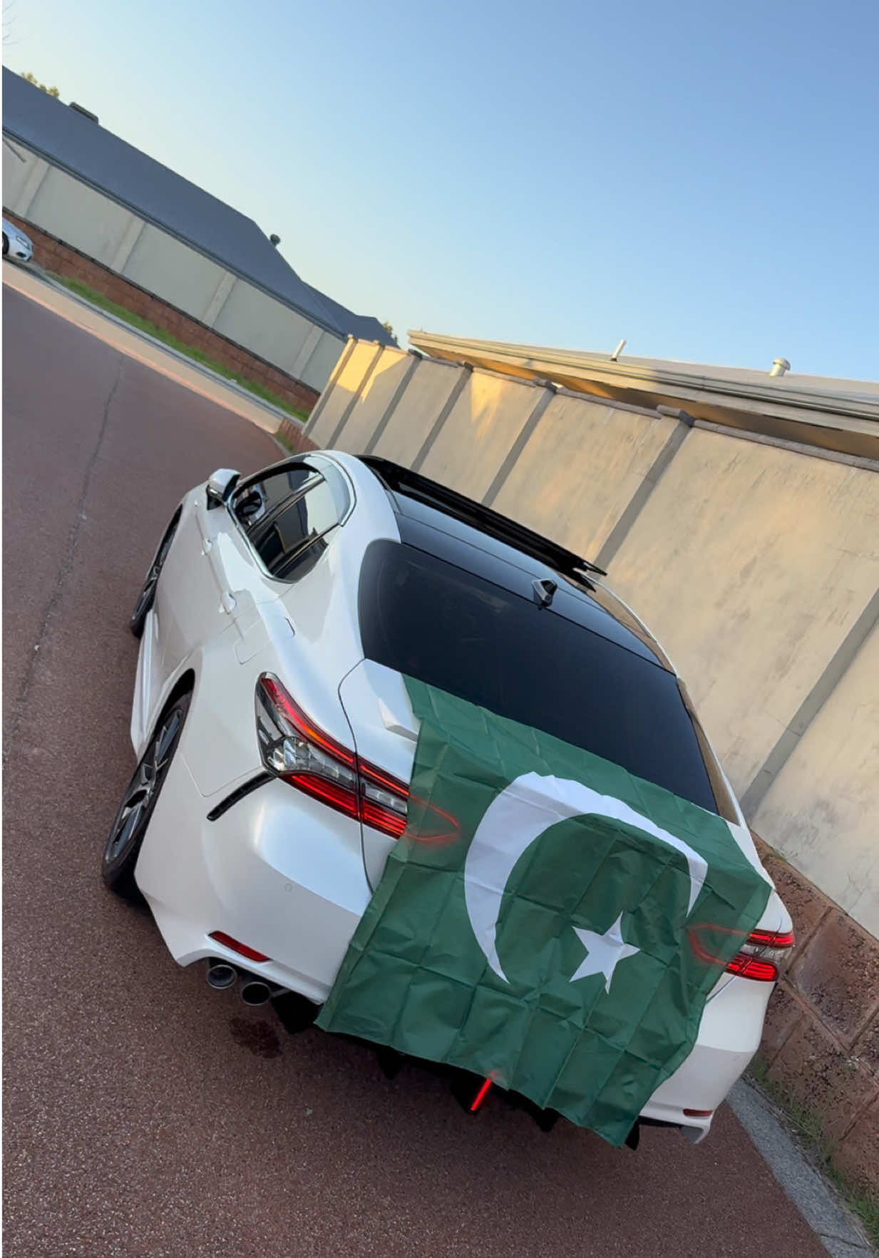 @Raja Ahsan 🇵🇰 🇦🇺 💸 👑