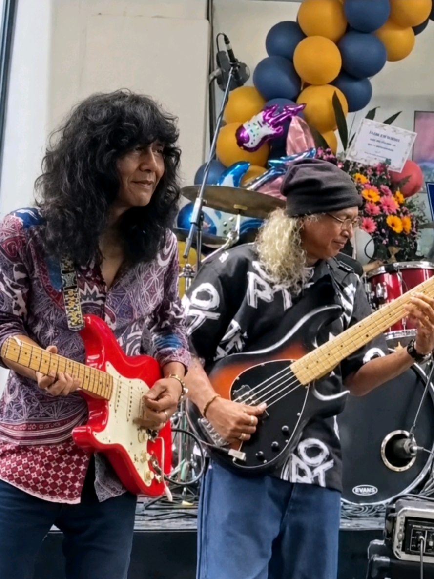 @RH Kramer 🎸