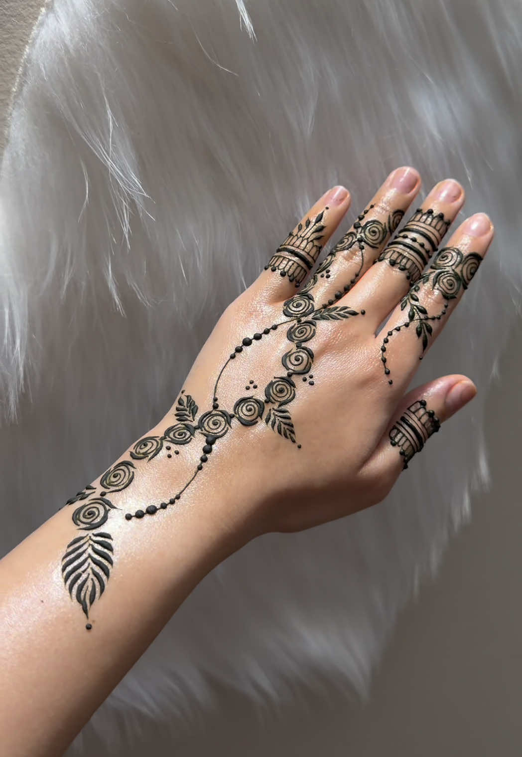 @charmsofmehandi