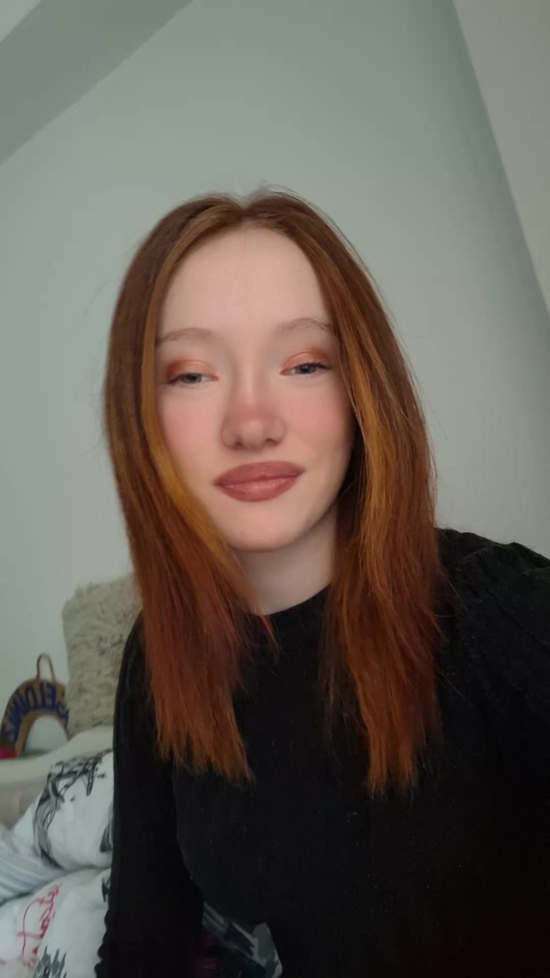 @E,
