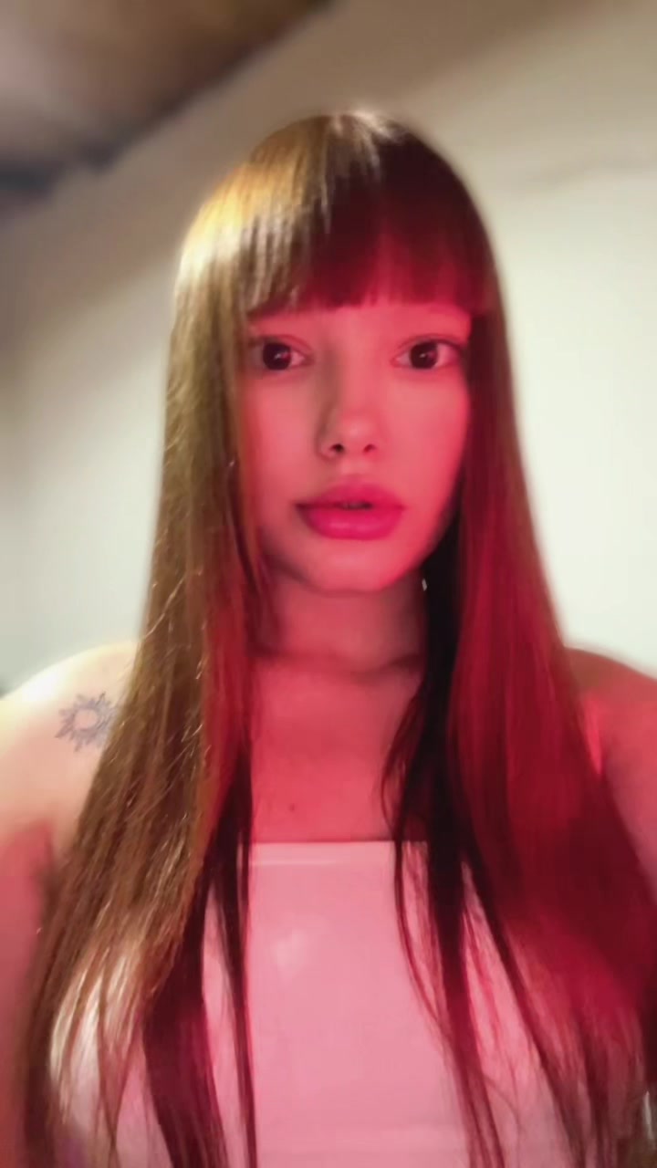 @larameza_