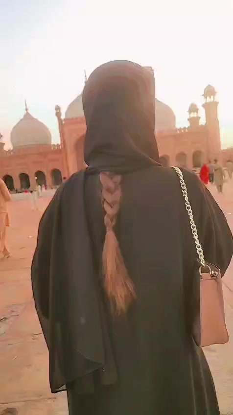 @Alina khan