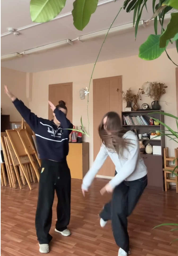 @Евчик🧸