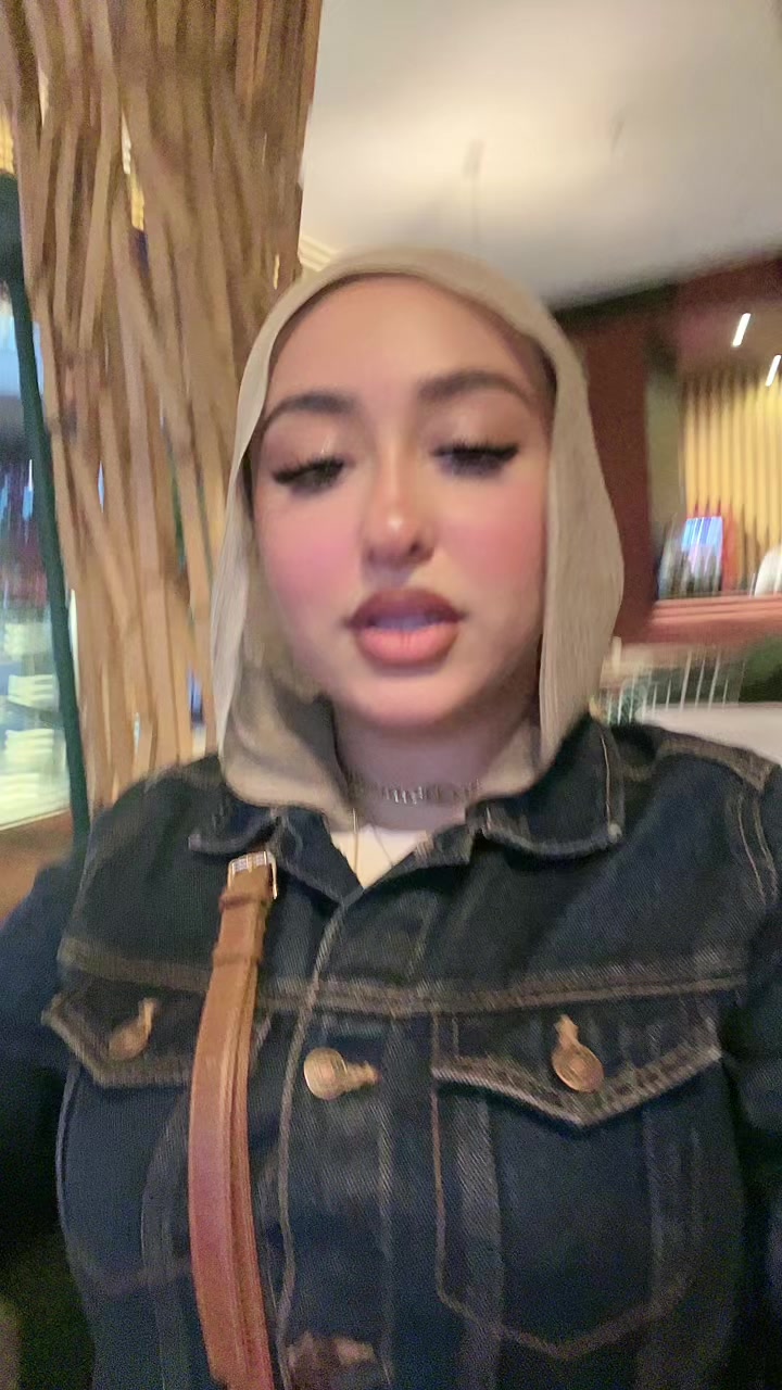 @✮