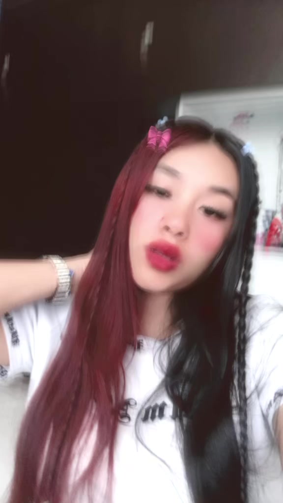 @LORA🌷👸🏻