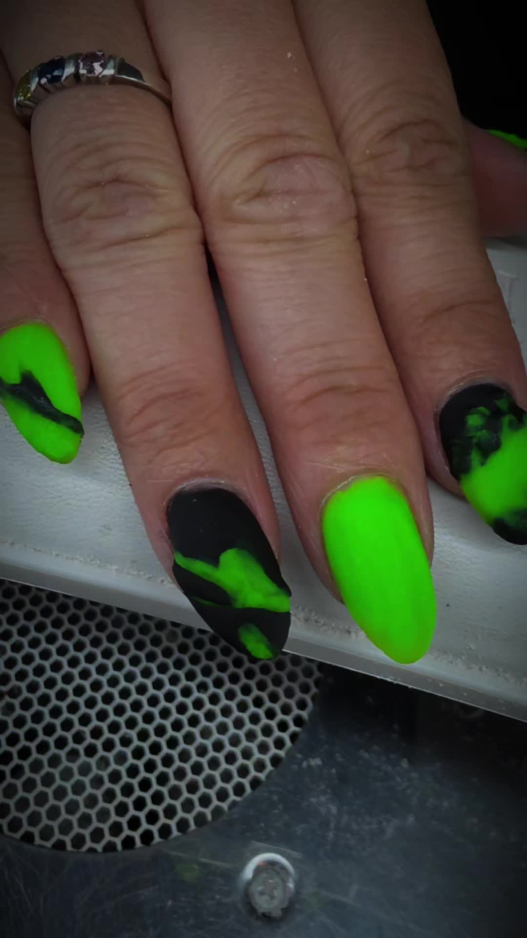 @house_of_acrylics