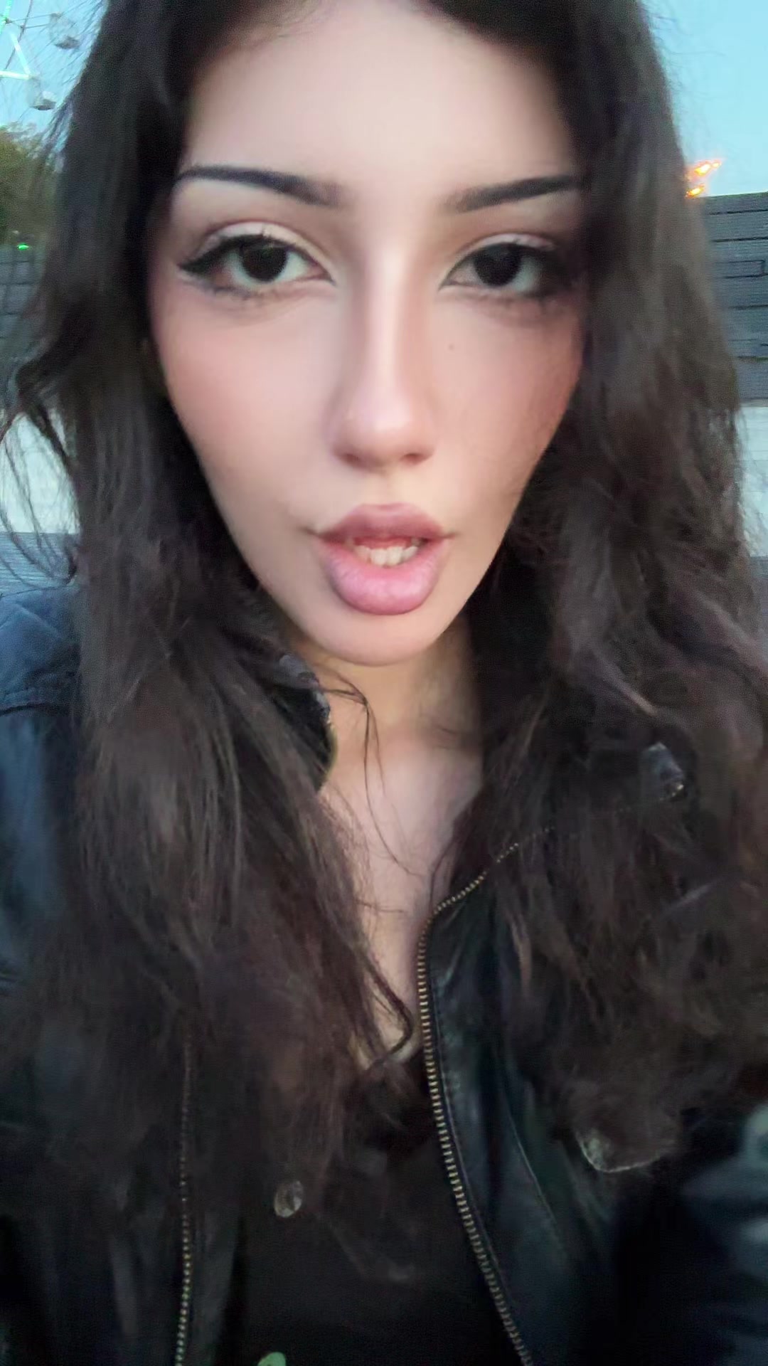 @✱