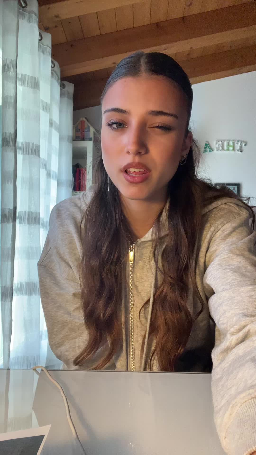 @𝓽𝓱𝓮𝓪.