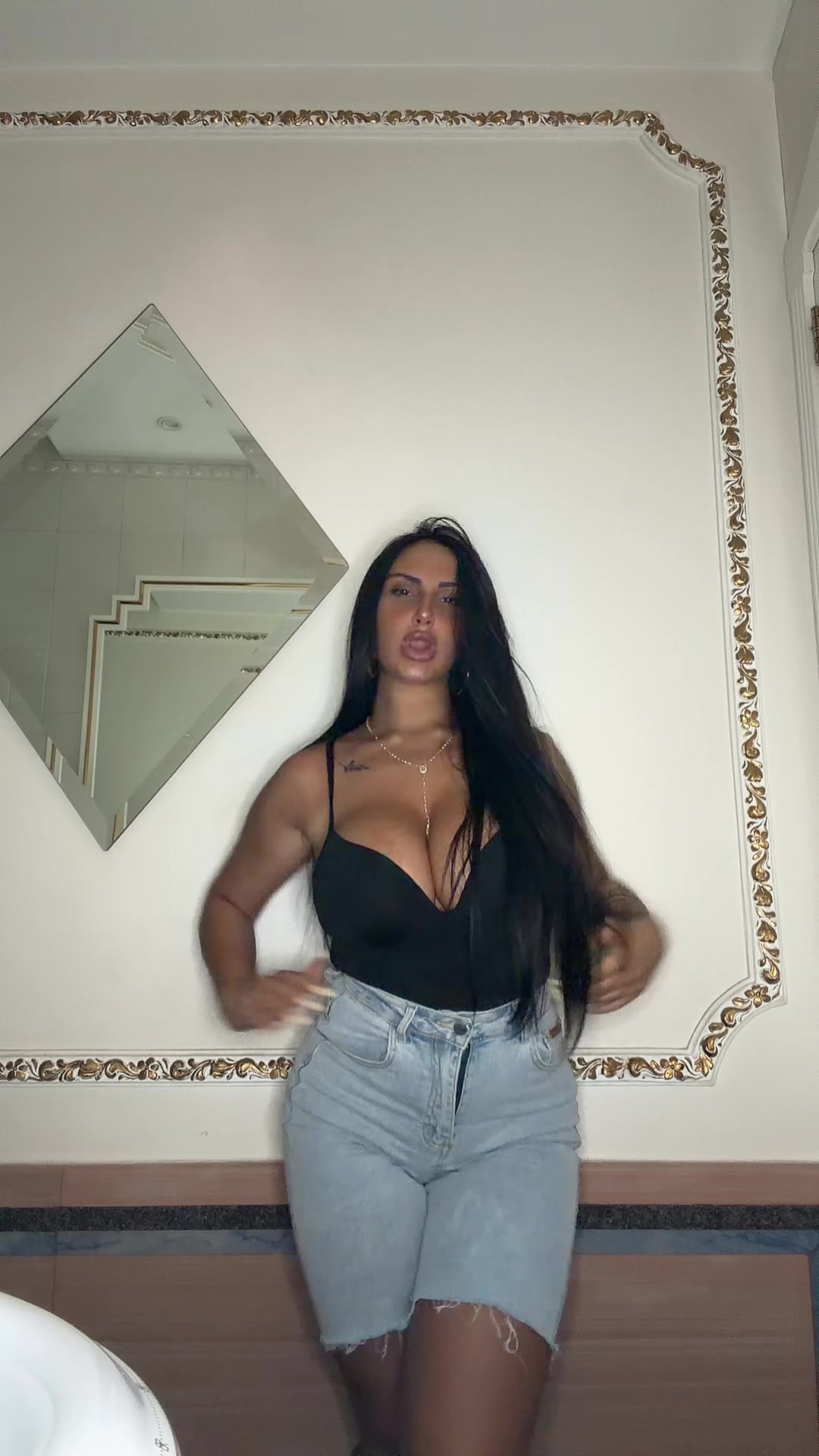 @Martina🥀