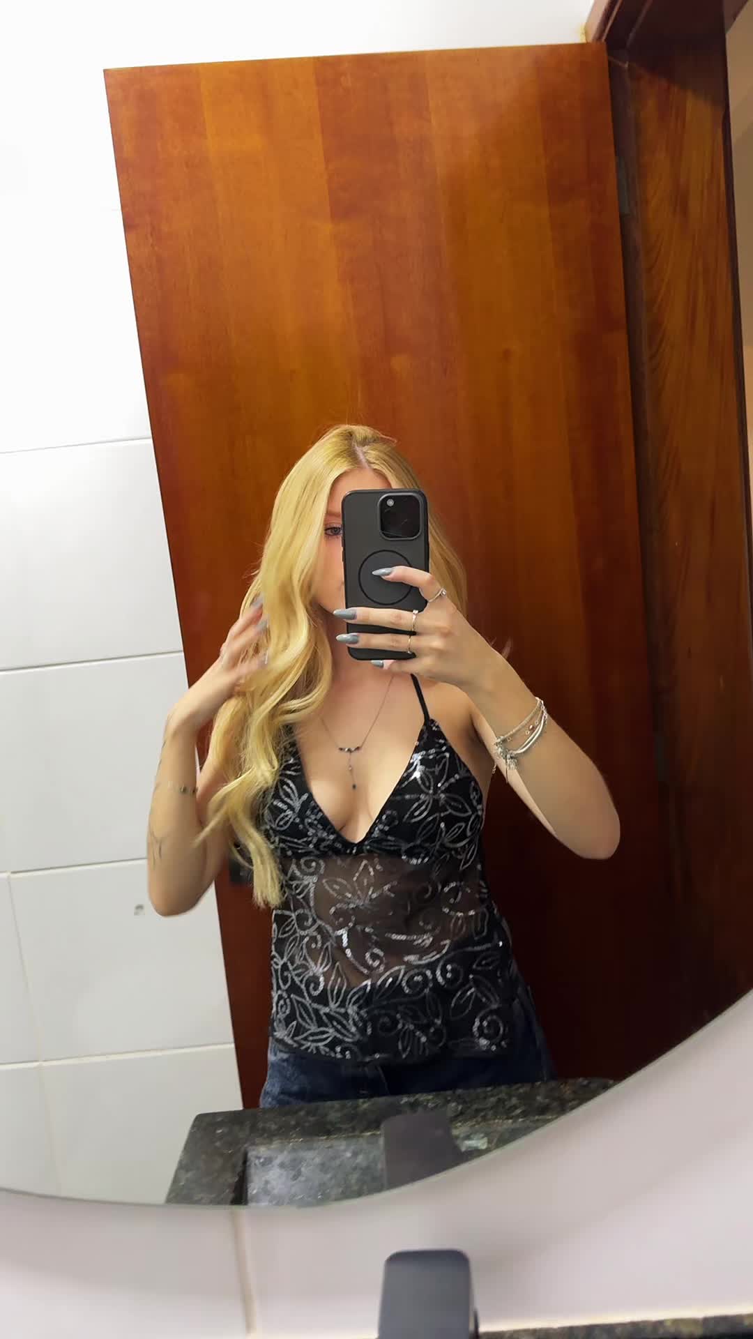 @Isadora