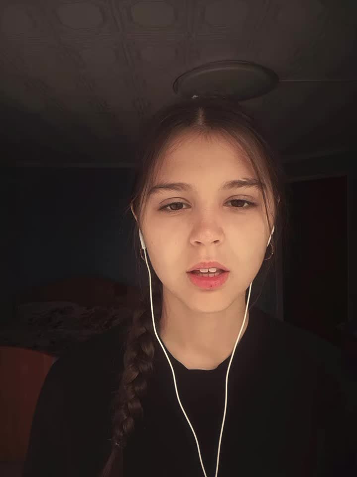 @)