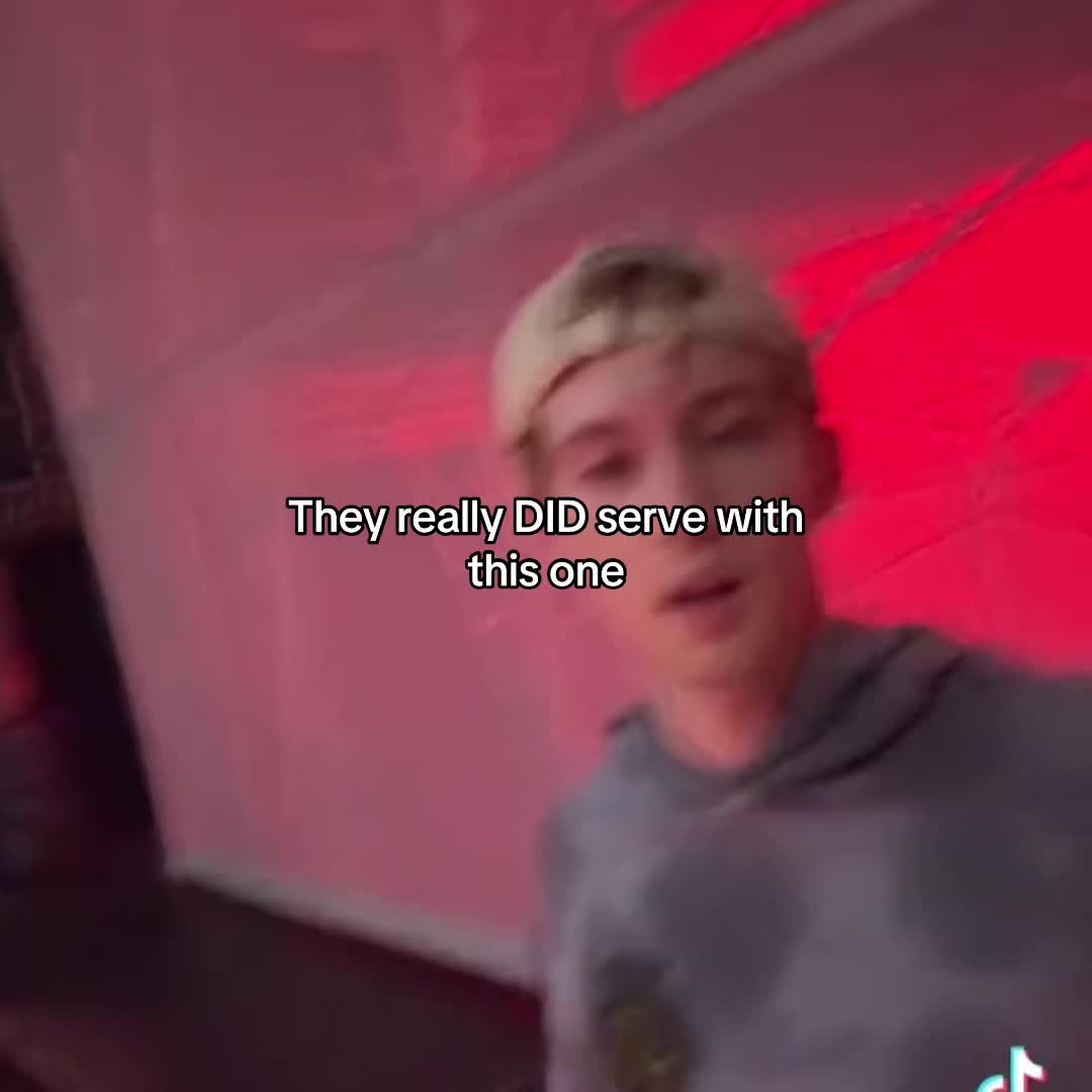 @🦦