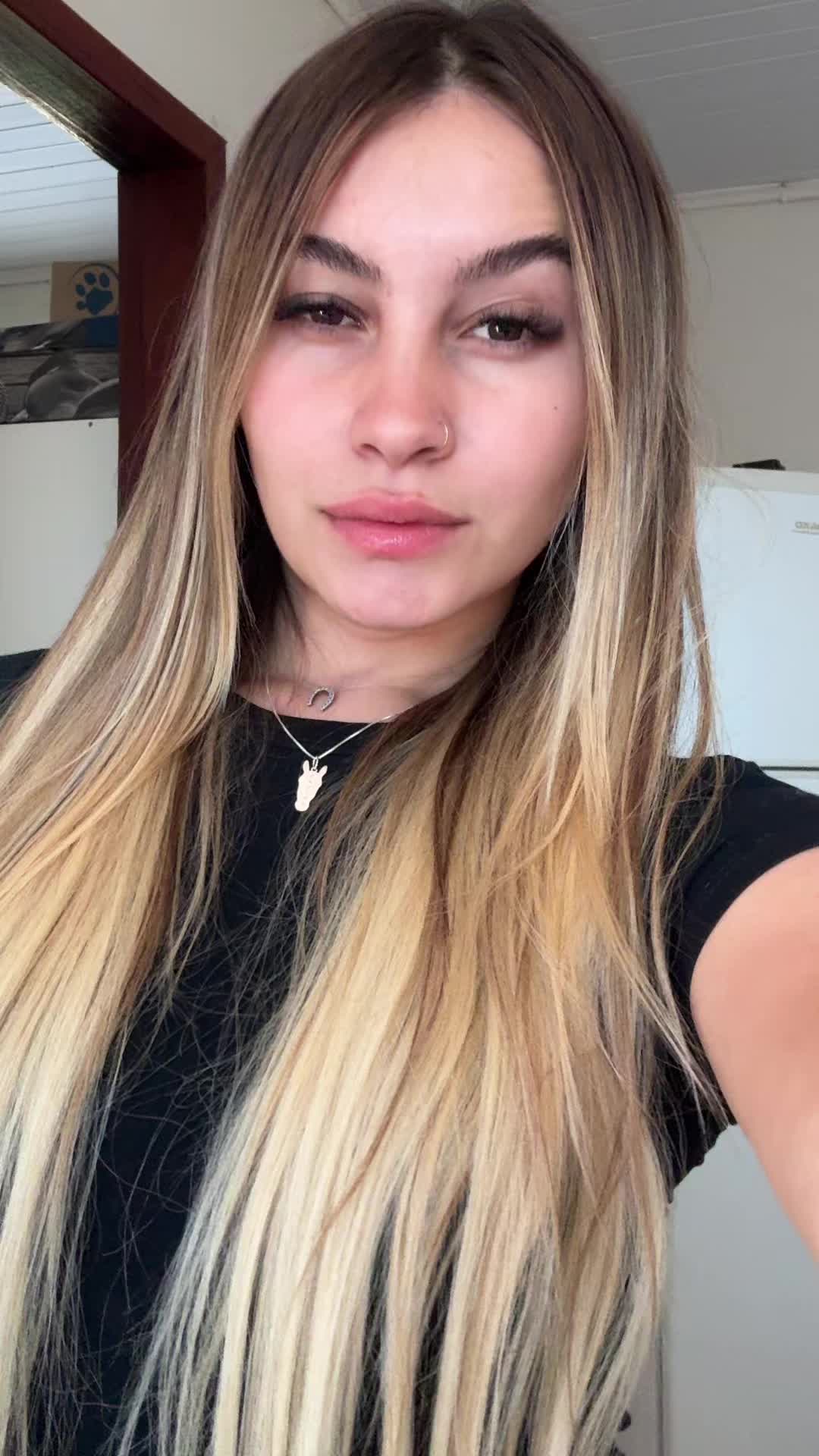@AnaBazagliaa