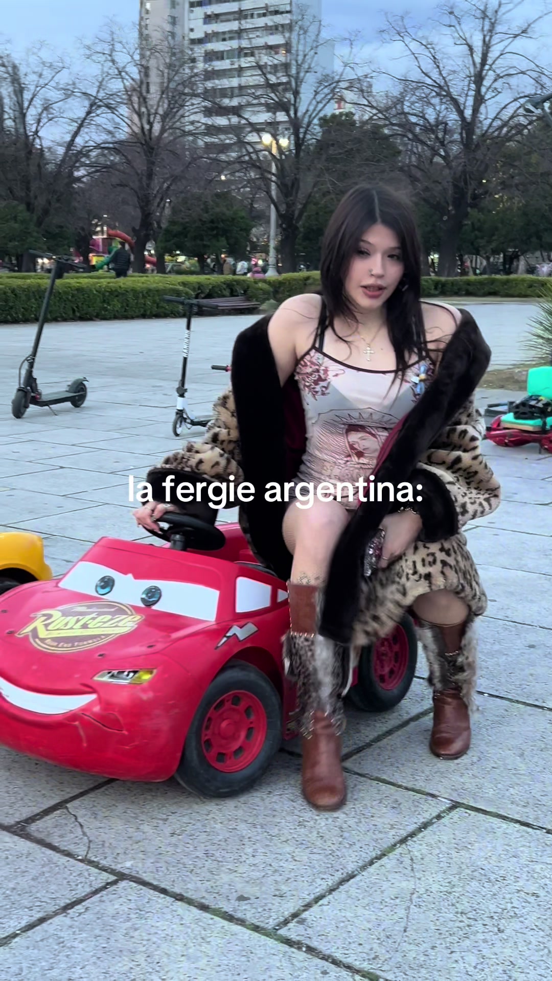 @holalola