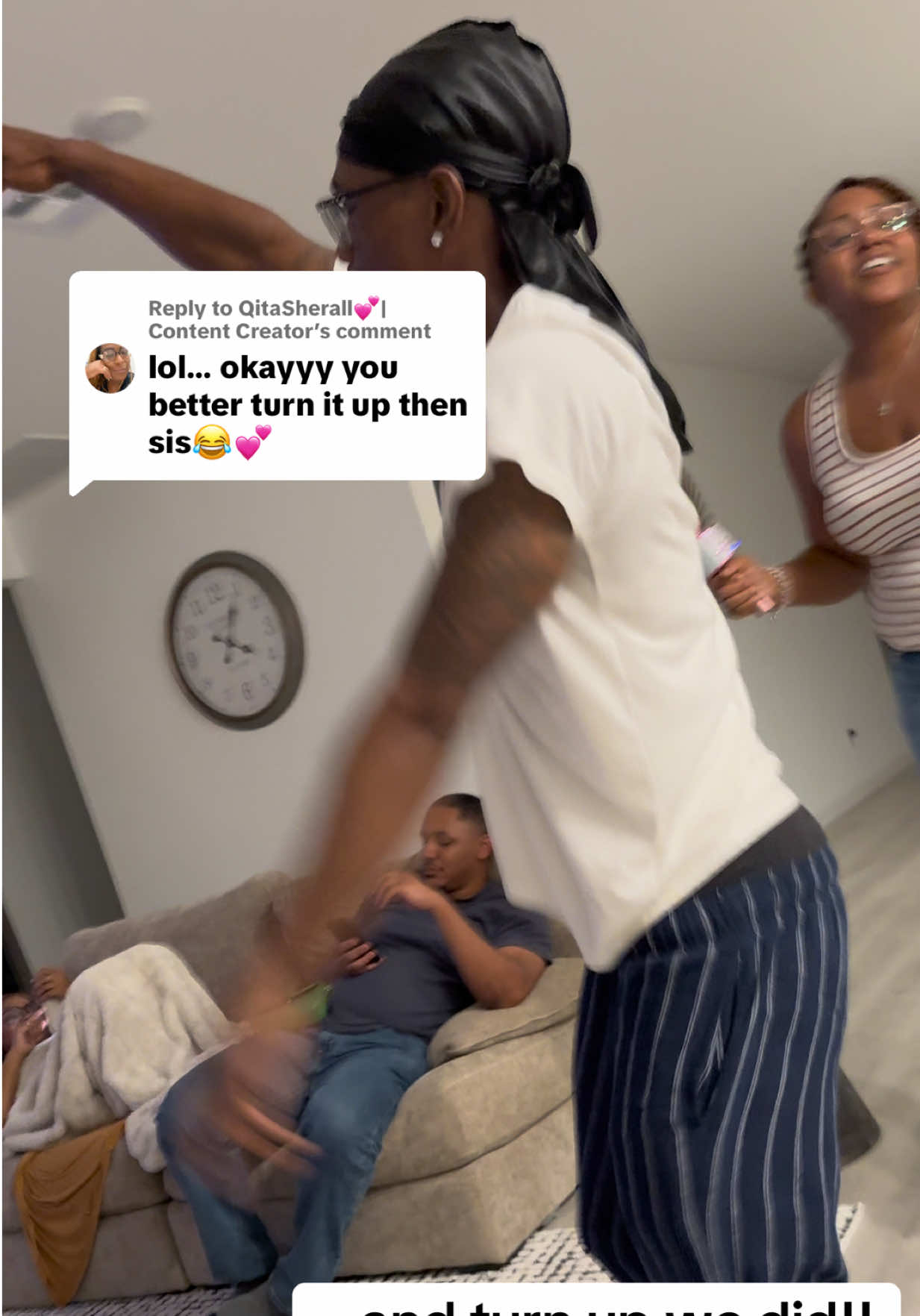 @JustGen ✋🏽👩🏽&zwj;🦱🤚🏽