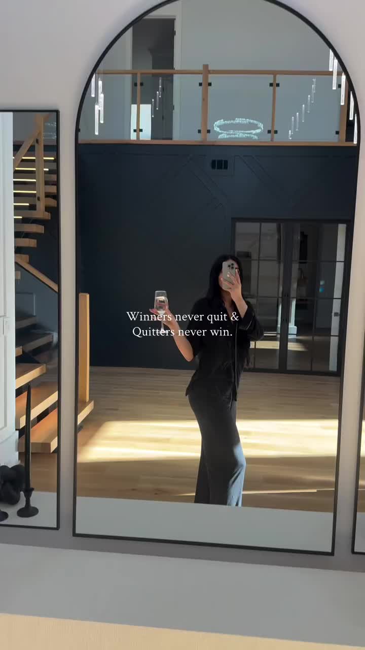 @𝓐𝓷𝓪୨୧