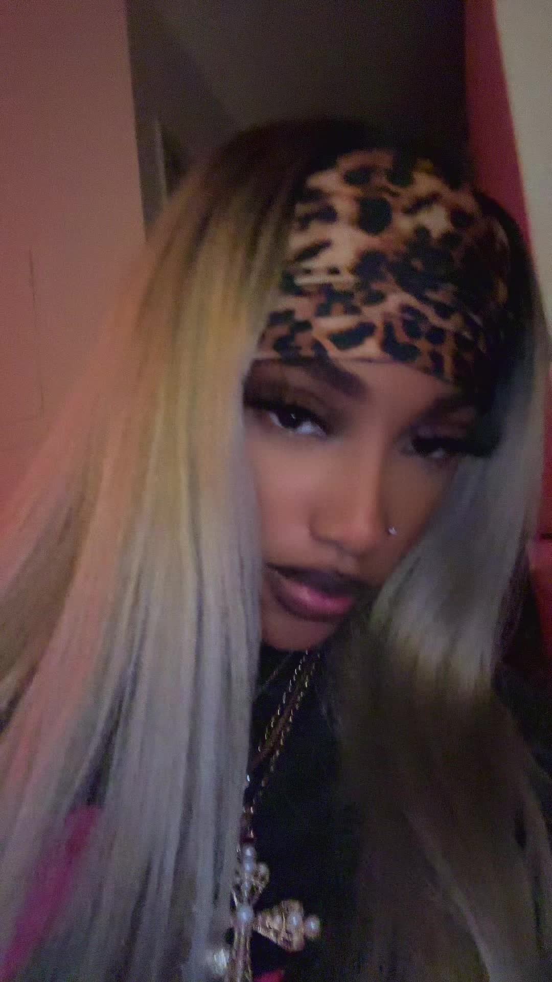 @emoHoodbarbie🤘🏾🖤💋
