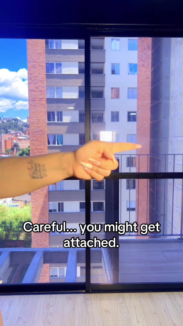 @lola