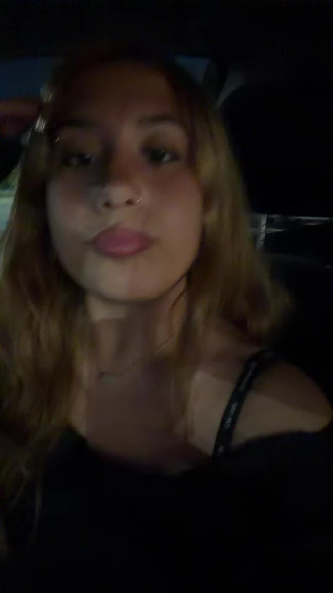 @miavela333