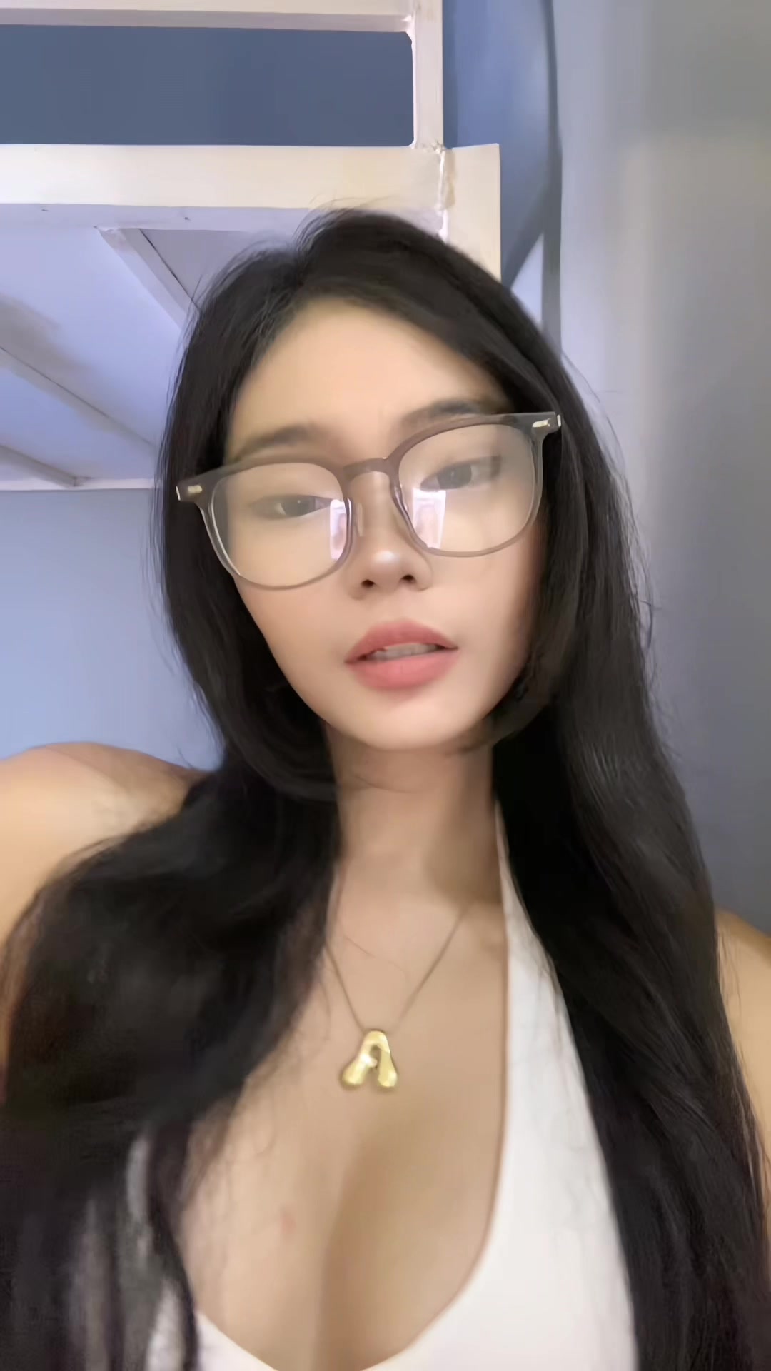 @𝒴