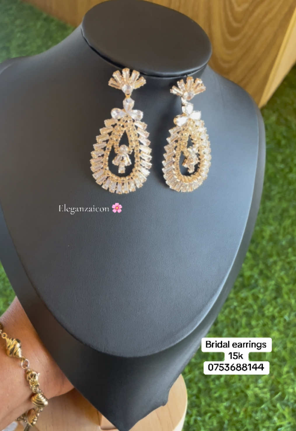 @ELEGANZAicon-jewelry/bag/heels