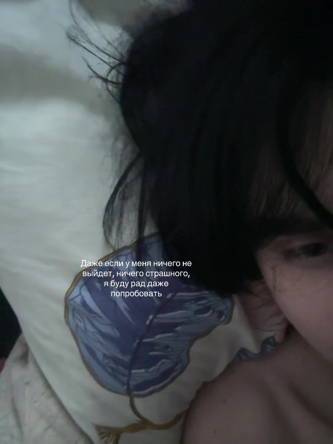 @>.<