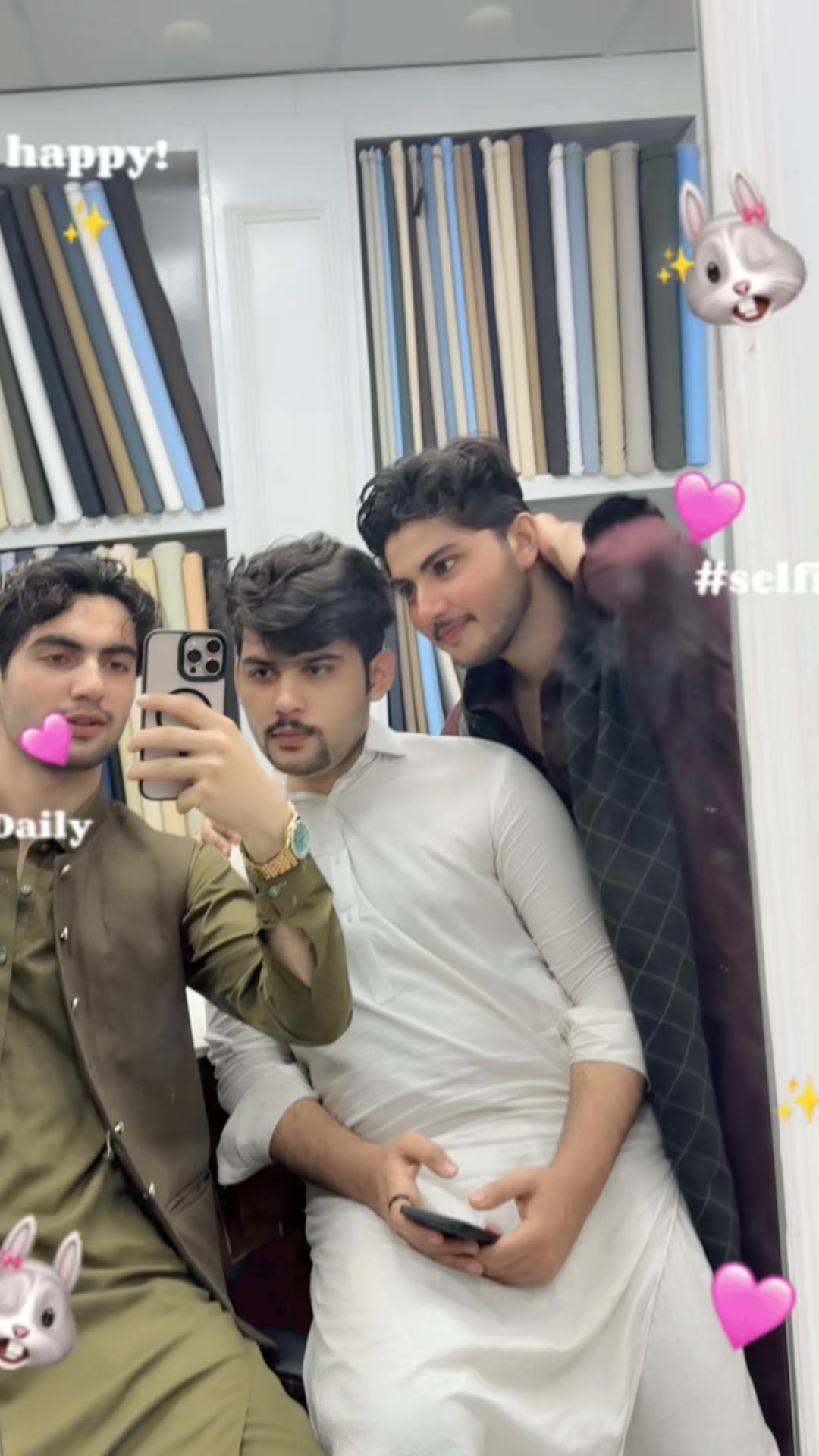 @M AK 👑