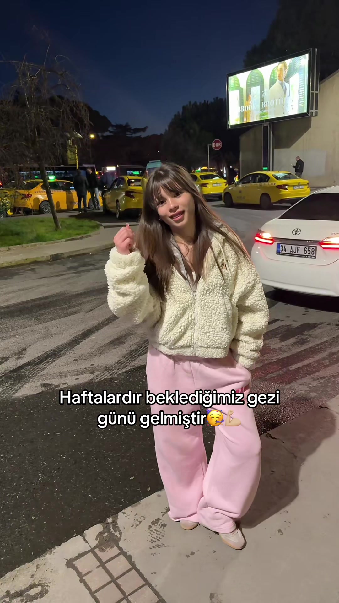 @twoslutss