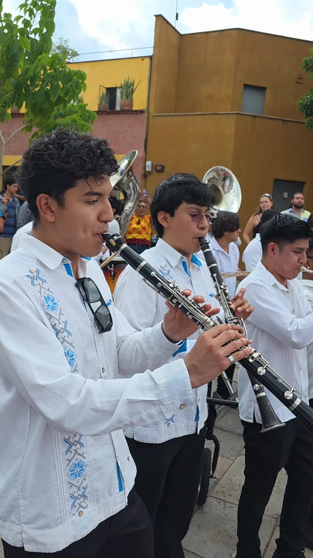@Gerardo Pastor