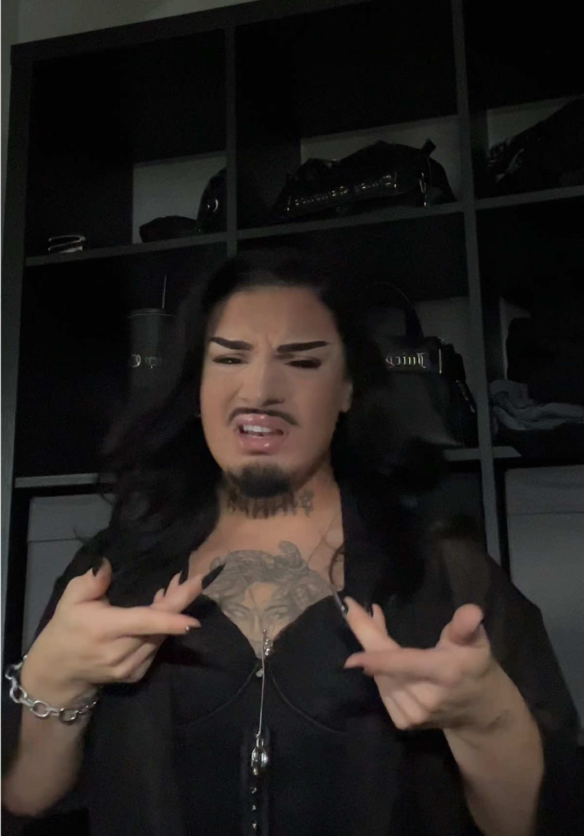 @𝐢𝐜𝐲 𝐠𝐨𝐫𝐠𝐨𝐧