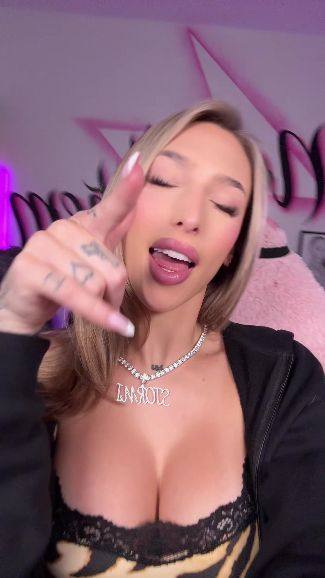 @Sunny Christina Clipz
