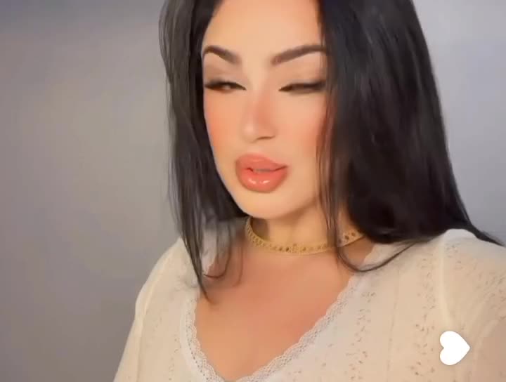 @chahinez_