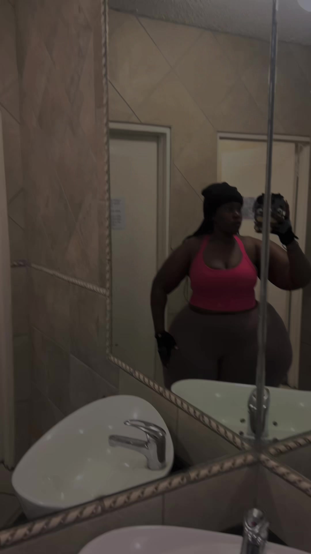 @tshenolomikayla