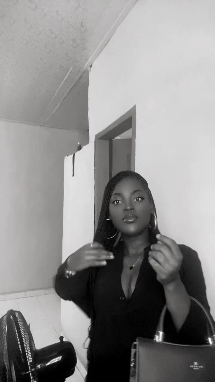@CHEZ MISS HELENA 🛍💋🇨🇮