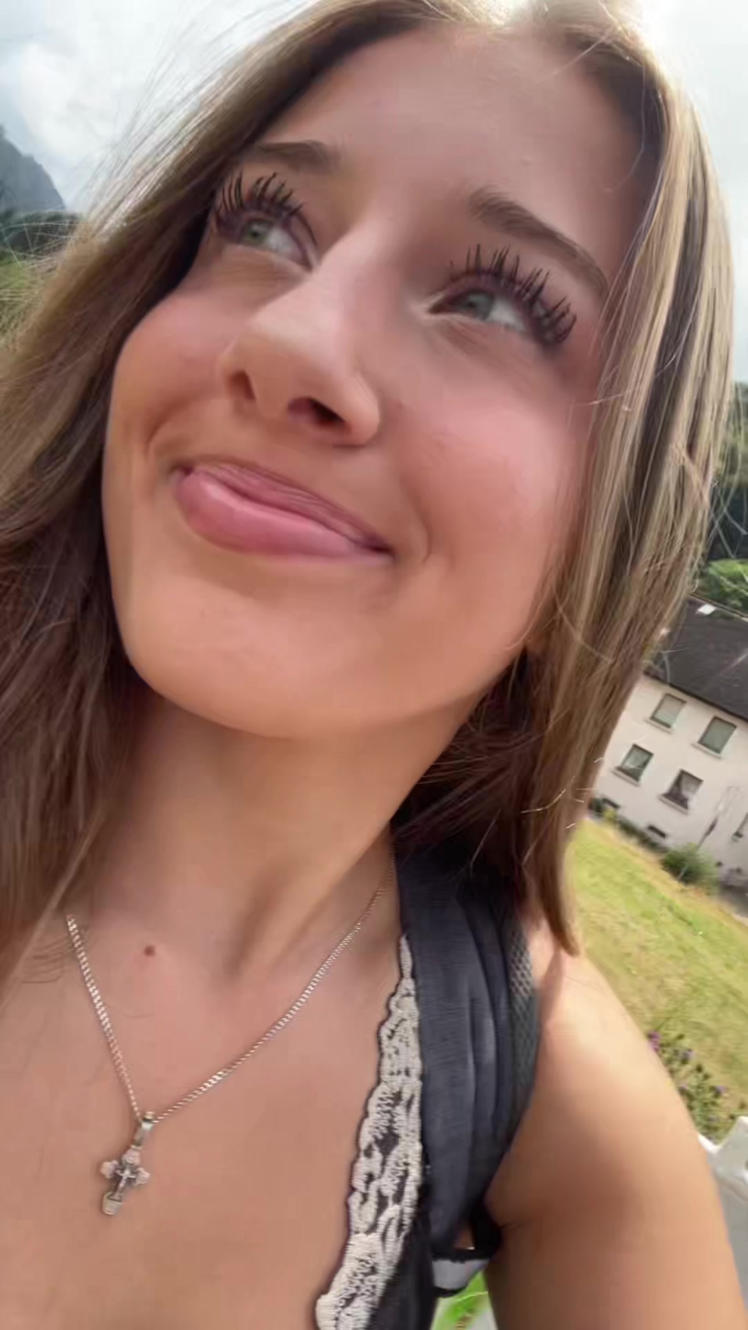 @⃟
