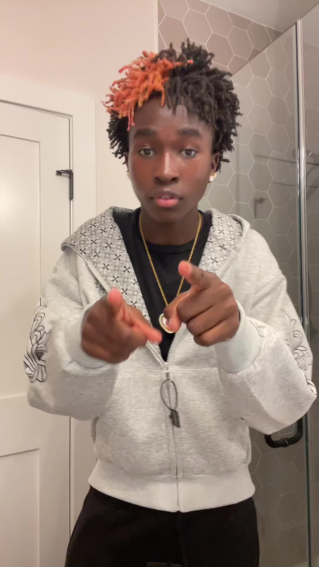 @𝒯𝓎𝑜👩🏽&zwj;🎤