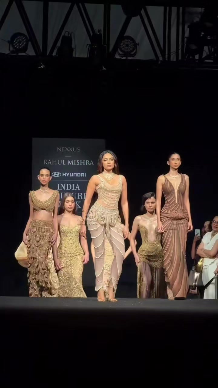 @ALINA KHAN