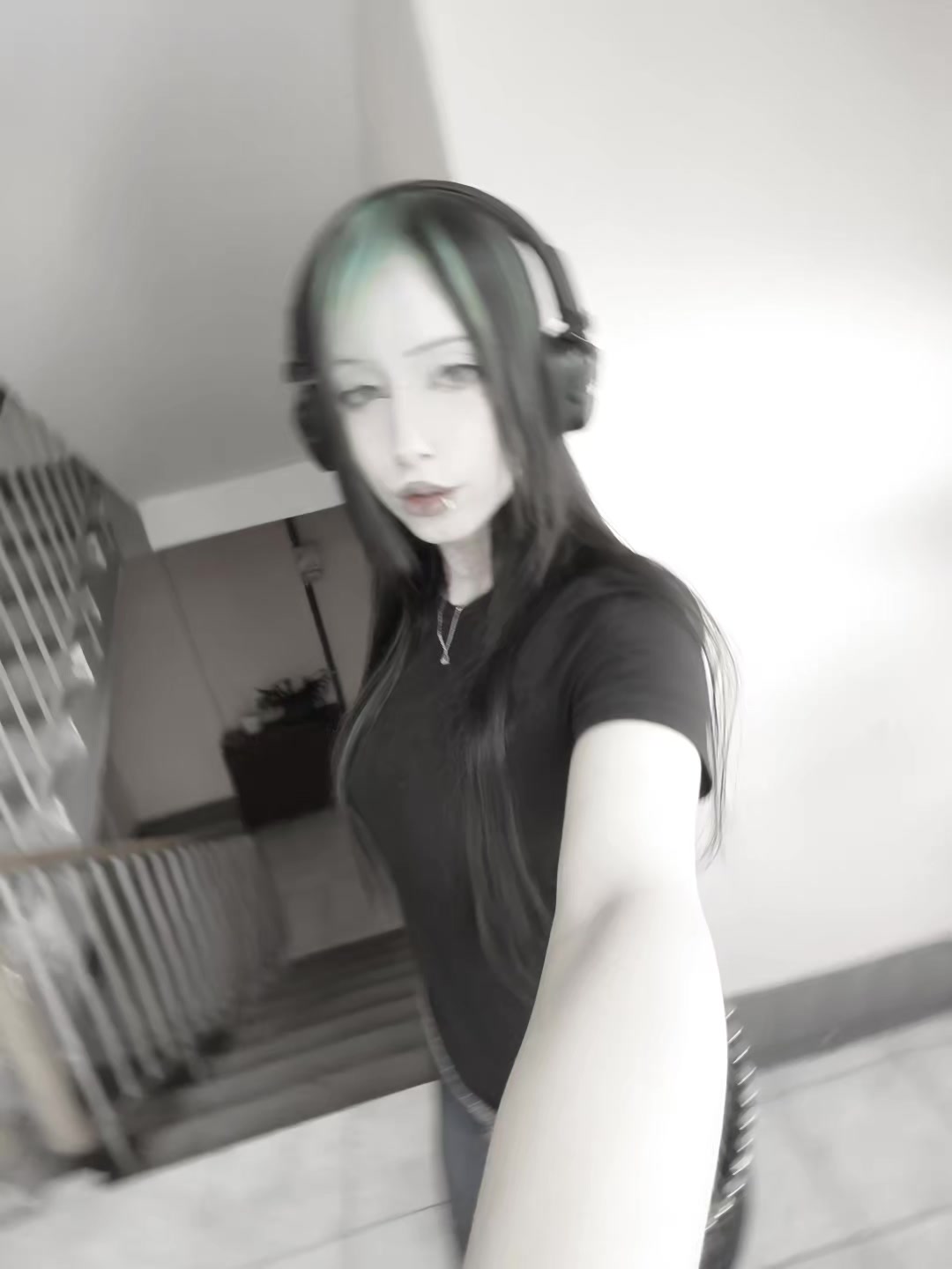 @🤫