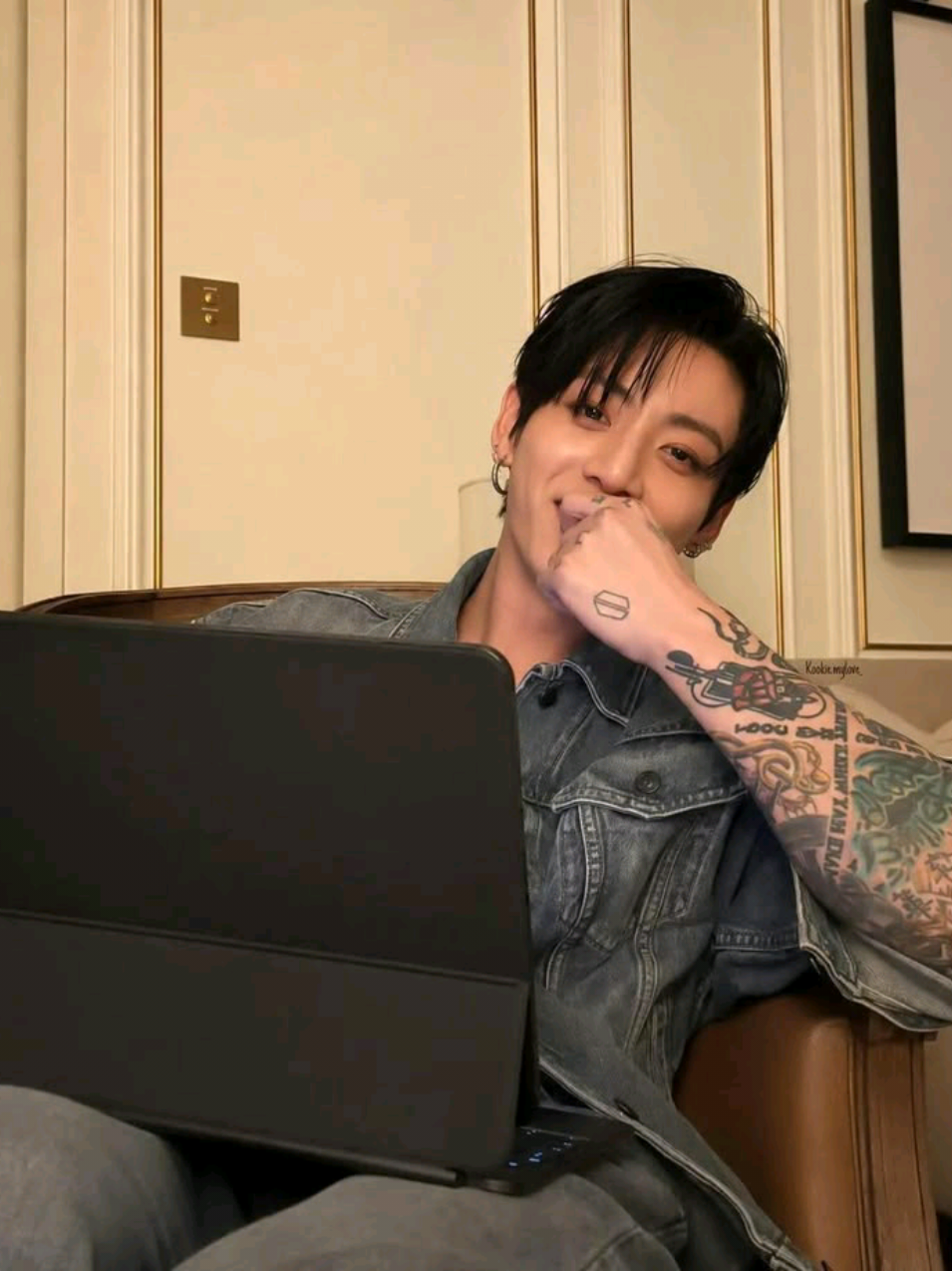 @𝐏𝐨𝐥𝐚𝐭.
